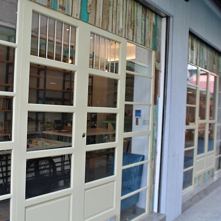 Bobooks Hostel Kota Chiayi Bagian luar foto