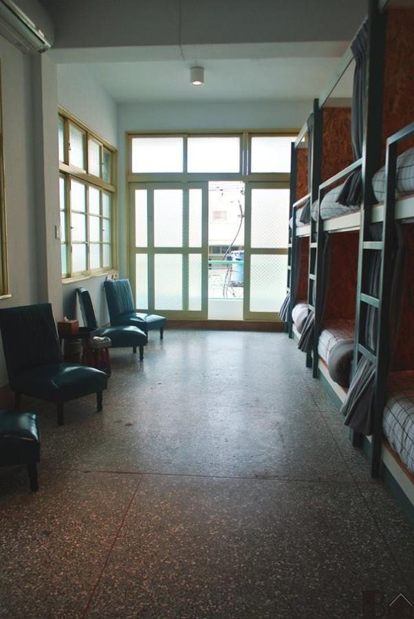 Bobooks Hostel Kota Chiayi Bagian luar foto